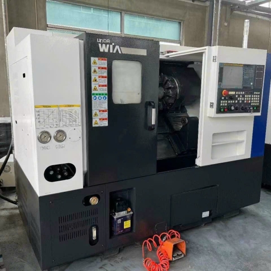 Máy Tiện CNC Huyndai WIA L210A Hàn Quốc - Đã Qua Sử Dụng