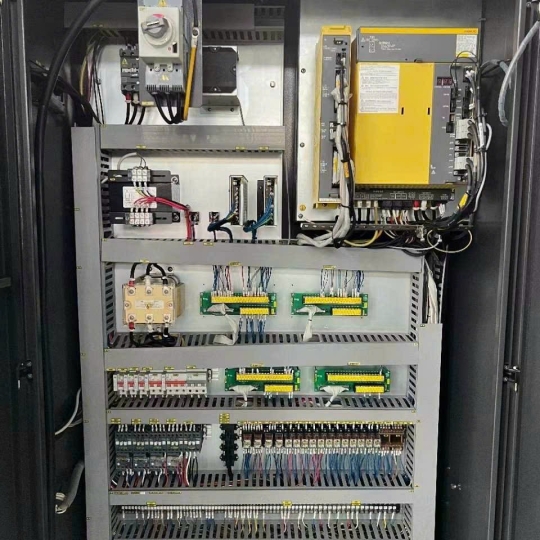 Máy Tiện CNC Huyndai WIA L210A Hàn Quốc - Đã Qua Sử Dụng