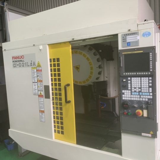 FANUC ROBODRILL D21LiA - Máy qua sử dụng