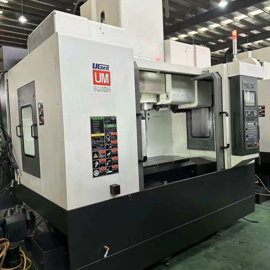 MÁY PHAY UGINT UM 500-DH - MÁY QUA SỬ DỤNG