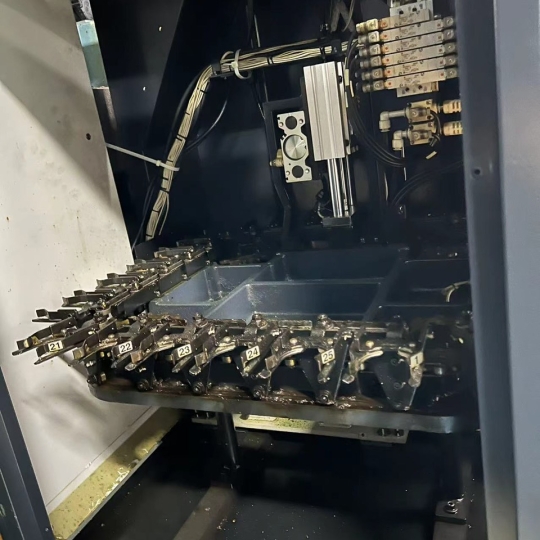 MAY PHAY MAKINO V33 - MÁY QUA SỬ DỤNG