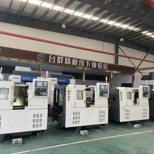 Máy tiện J300  MADE IN INDIA 