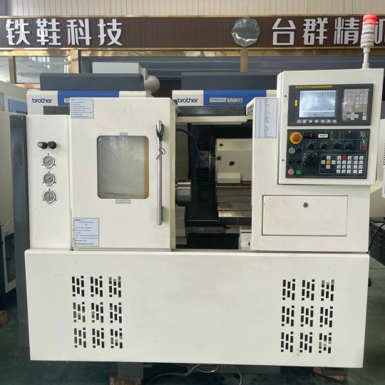 Máy tiện J300  MADE IN INDIA 