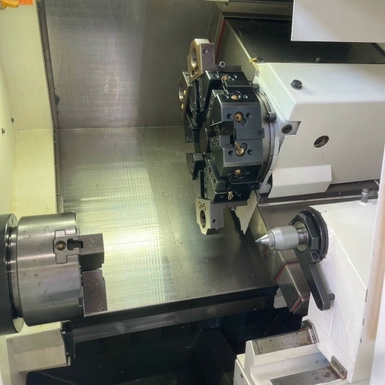 Máy tiện J300  MADE IN INDIA 