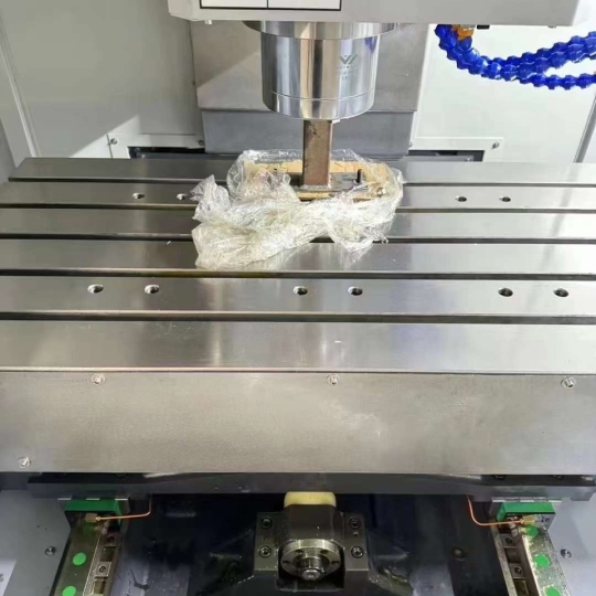 Máy phay CNC Taiwan WEF-1160 new 100% giá thanh lý 