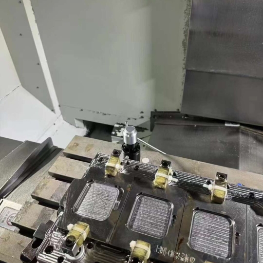 Máy CNC Hision VMC 850LL giá tốt nhất thị trường - Qua sử dụng