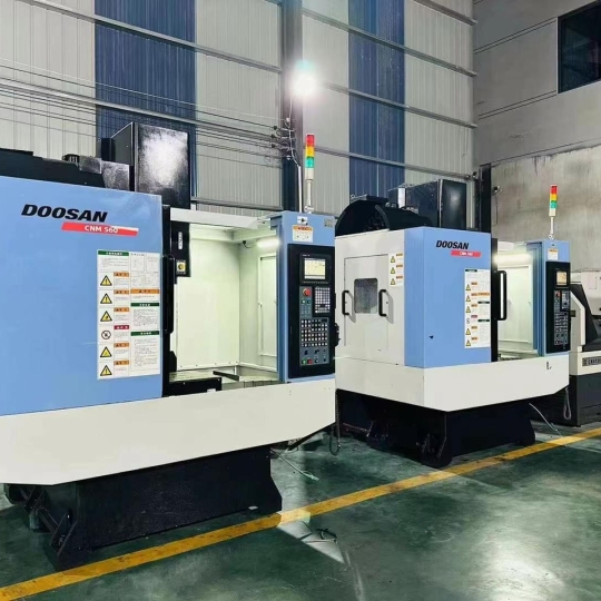 Doosan CNM 560 - Giải pháp gia công CNC chính xác, hiệu quả - Qua Sử 