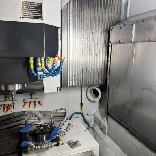 Nâng Tầm Gia Công Chính Xác Với Trung tâm gia công Makino V33i