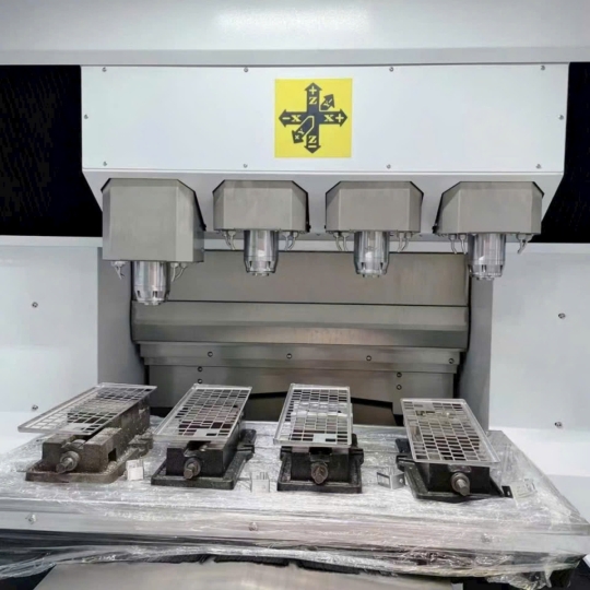 Máy khắc CNC 4 đầu - New 100%