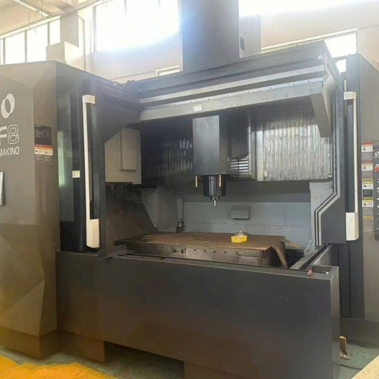 Trung tâm gia công dọc MAKINO F8 – Lựa chọn tối ưu cho gia công chính xác