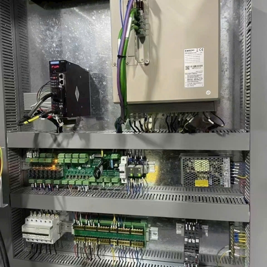 Trung tâm gia công dọc HON TOP T700 