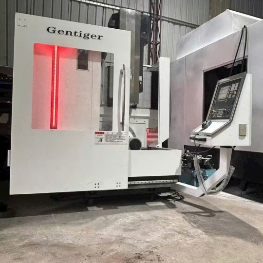 Máy tốc độ cao 5 trục của Đài Loan GT-650VP-S12.