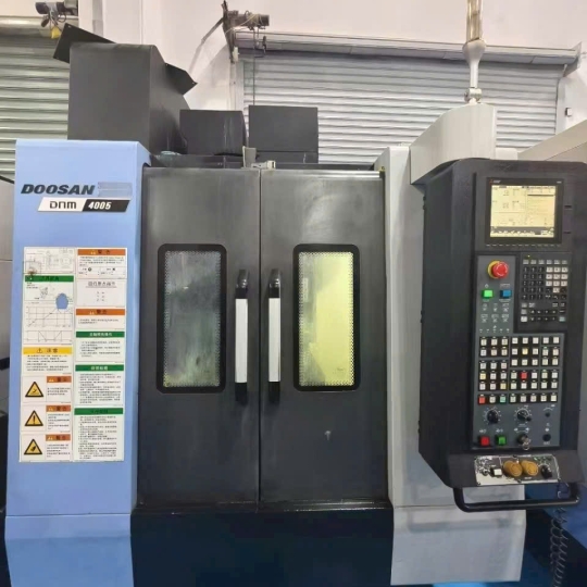 Trung tâm gia công dọc DNM 4005 – Hiệu suất vượt trội, độ chính xác cao