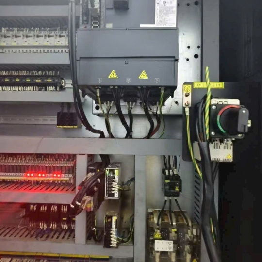 Trung tâm gia công dọc DNM 4005 – Hiệu suất vượt trội, độ chính xác cao